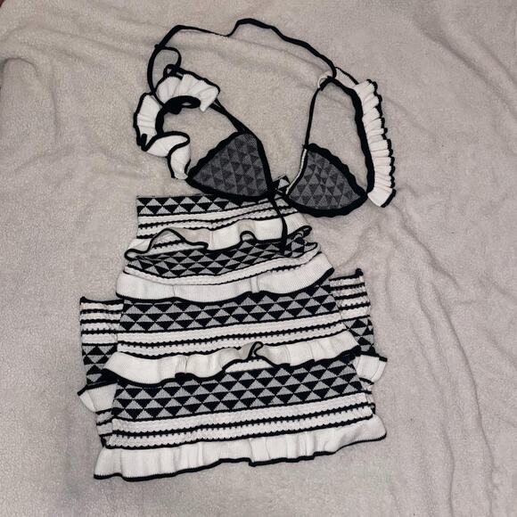 Beautiful Ruffled Beach Set - Picture 3 of 3